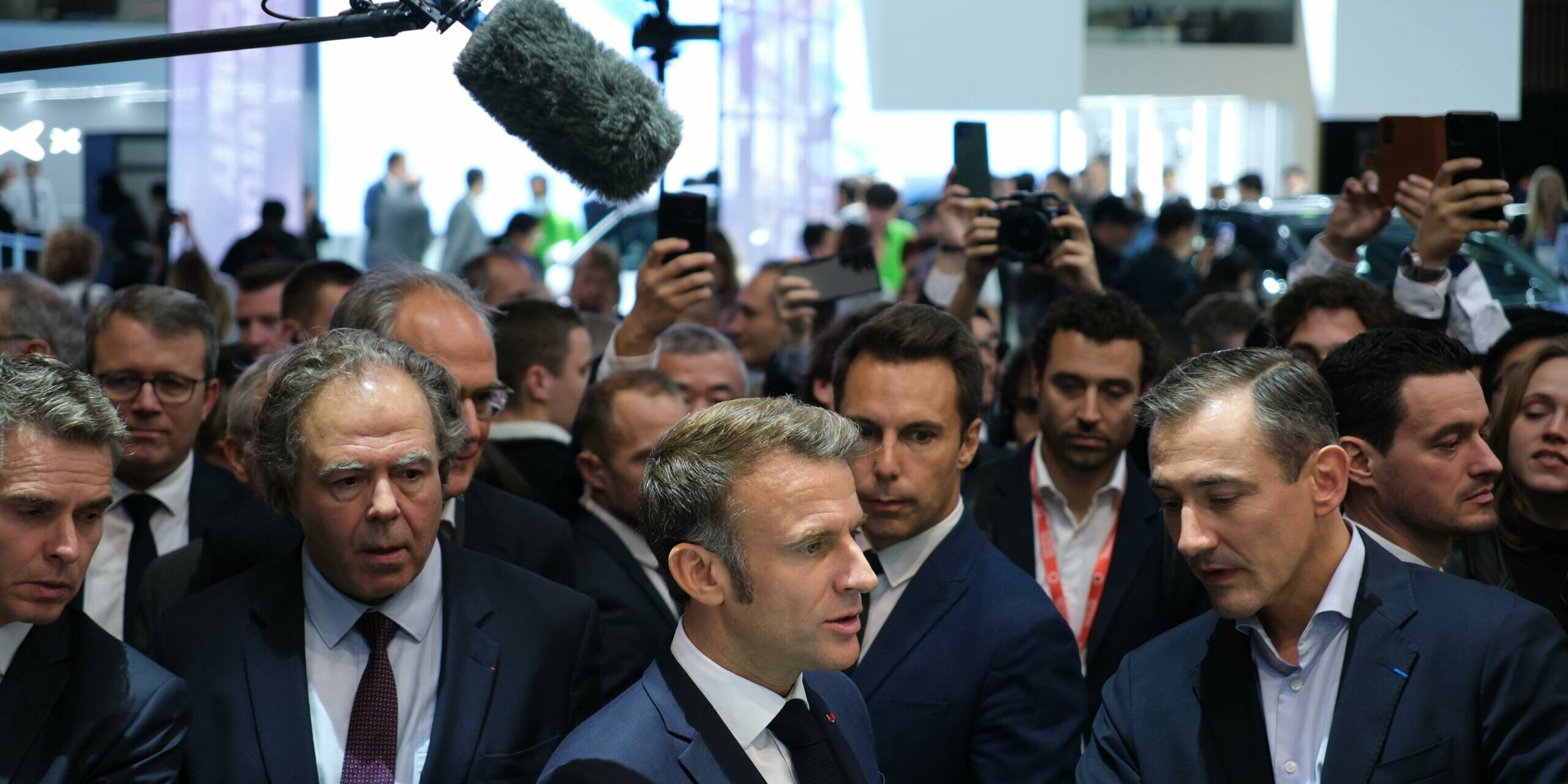 Emmanuel Macron Mondial de L'Auto voiture électrique