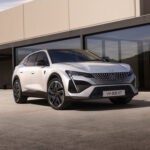 voiture électrique Peugeot e-408 Mondial de L'Auto 2024