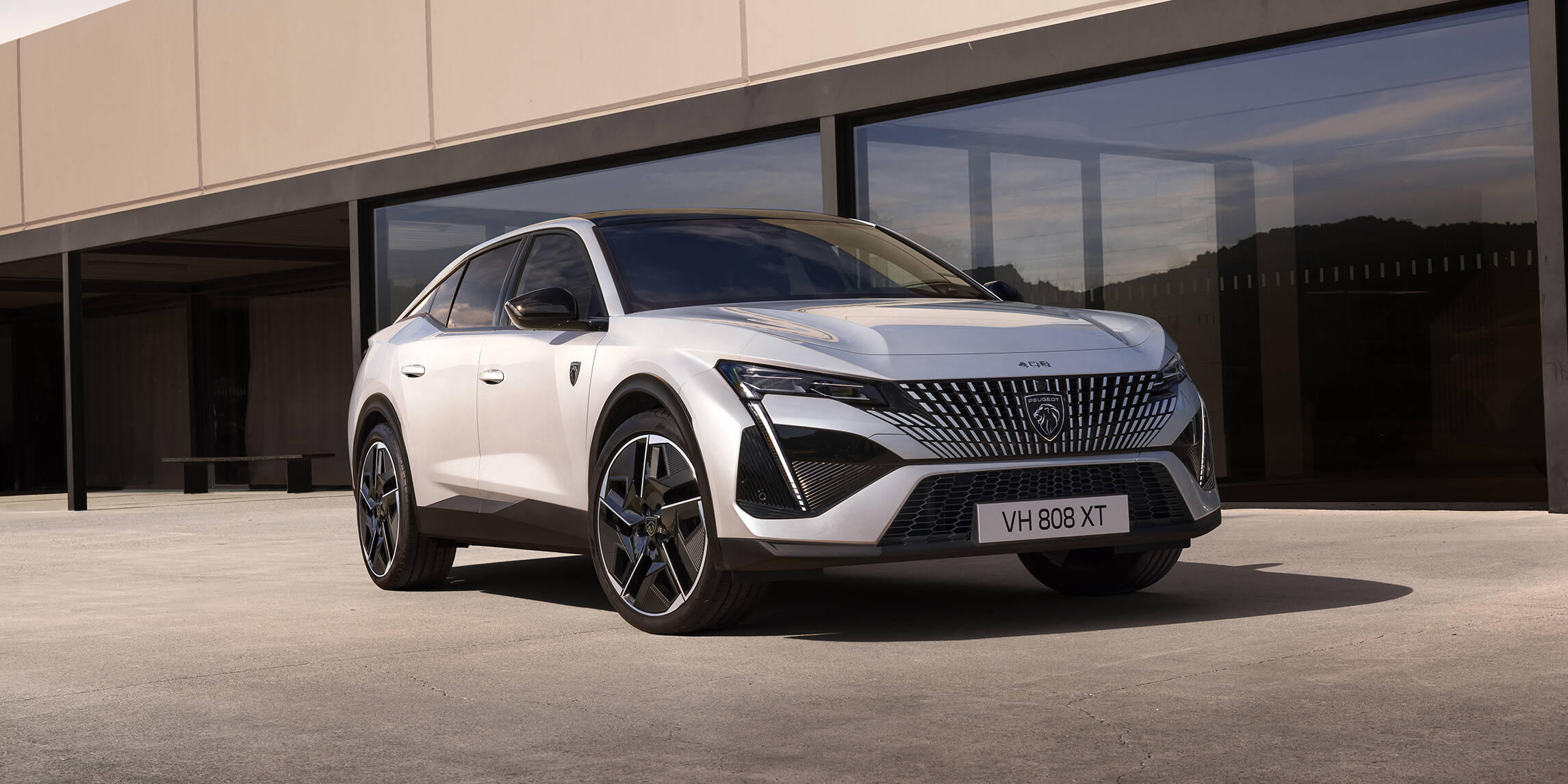 voiture électrique Peugeot e-408 Mondial de L'Auto 2024