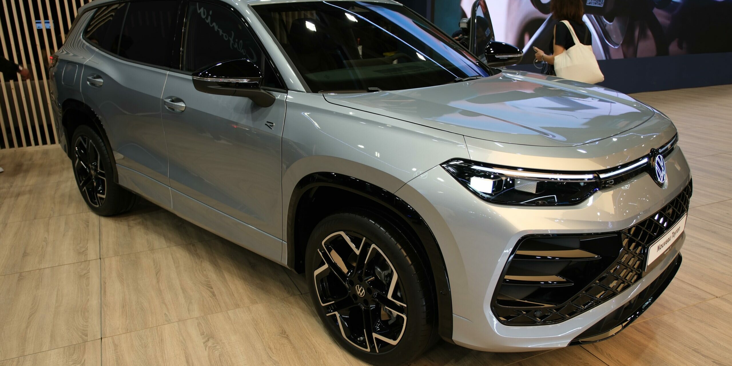 Volkswagen Tayron SUV 7 places Mondial de L'Auto 2024 voiture hybride Volkswagen eHybrid PHEV