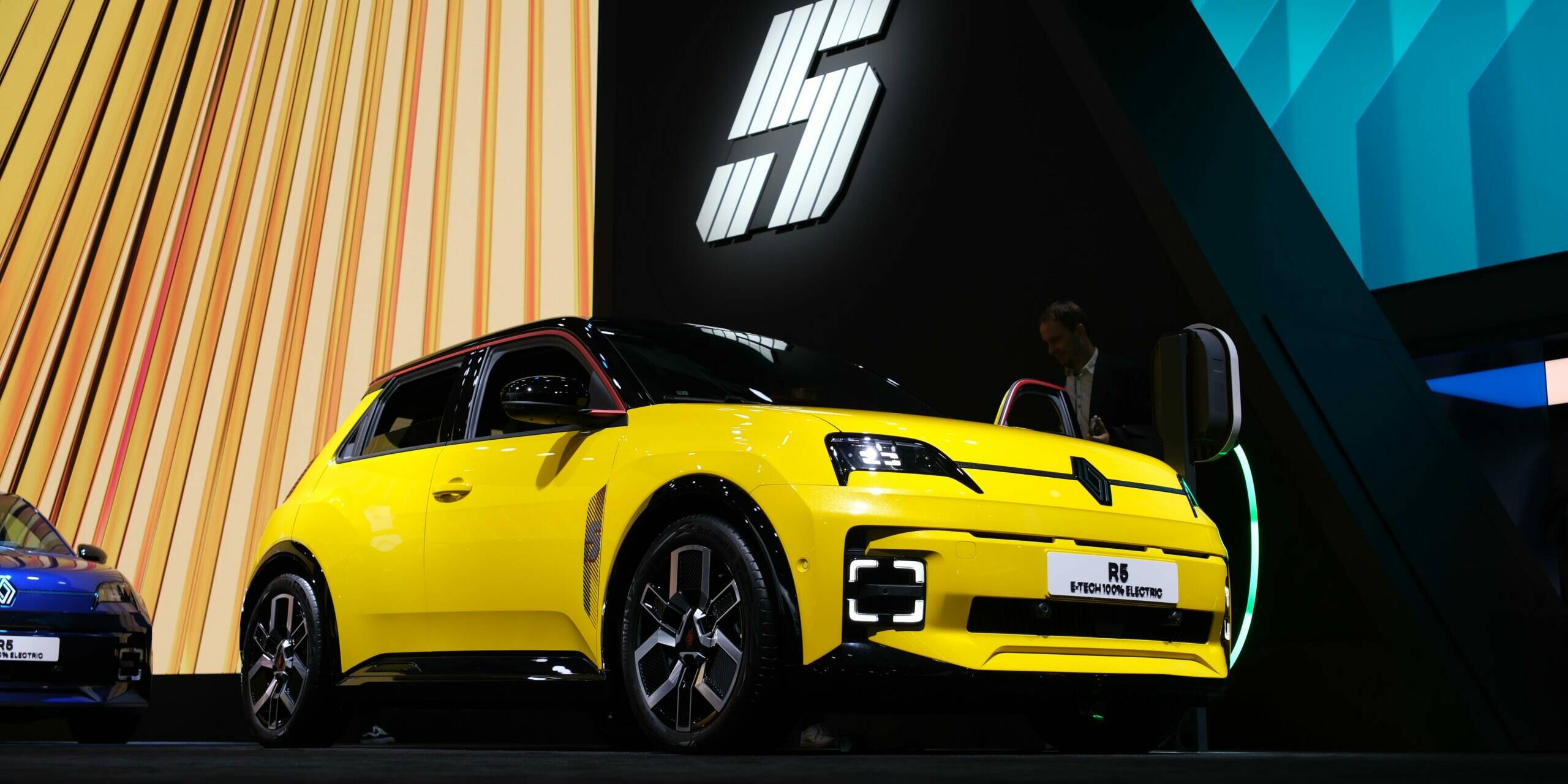 Voiture de l'Année 2025 Renault 5 Alpine A290 Car of the Year 2025 Renault 5 électrique Renault 5 E-Tech electric voitures électriques