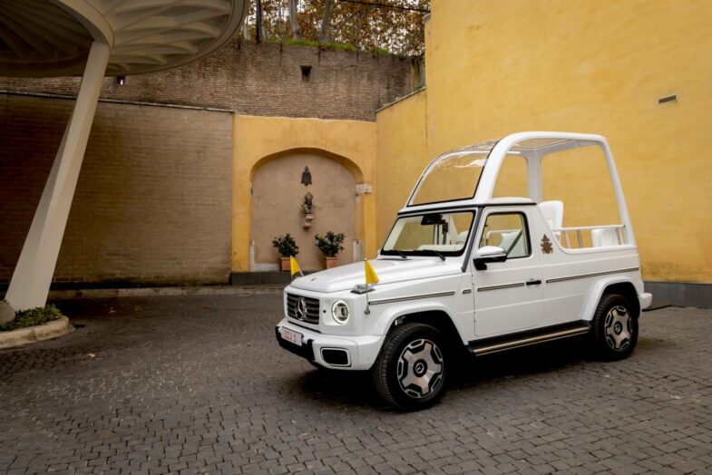 papamobile pape François Corse Mercedes-Benz Classe G