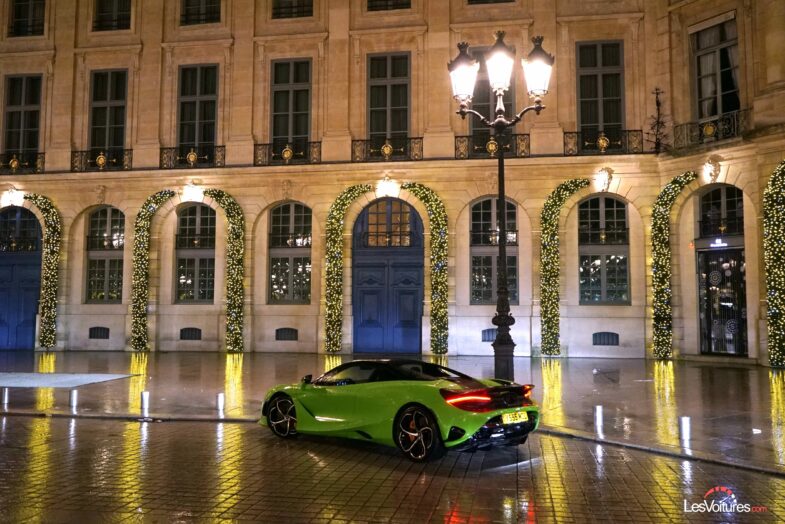 McLaren 750S Spider Paris Christmas Noël