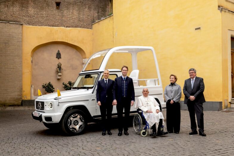 papamobile pape François Corse Mercedes-Benz Classe G