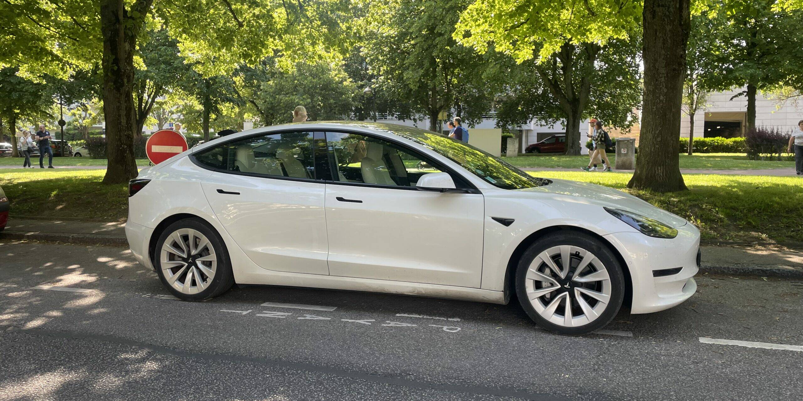 Tesla voitures électriques