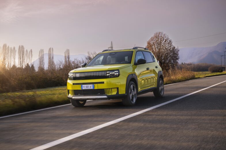 Fiat Grande Panda Hybrid 100 Fiat Grande Panda hybride voitures électriques leasing social Hyundai Inster Fiat Grande Panda Citroën ë-C3