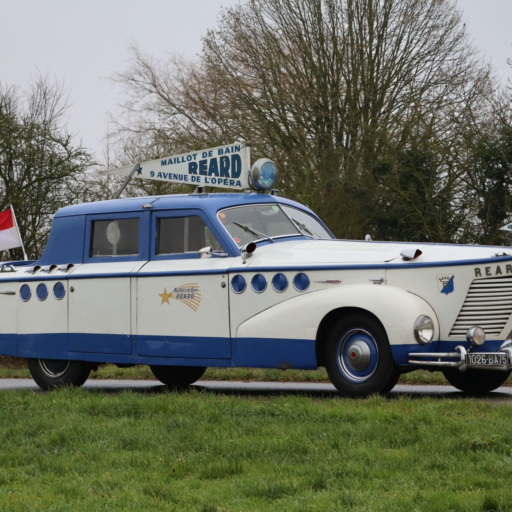 Rétromobile Artcurial Motorcars bateau routier Tringa Packard Super Eight Yacht