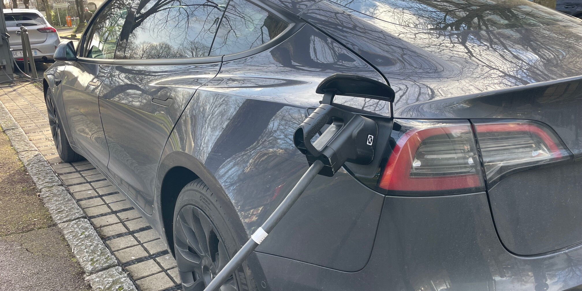 Tesla Elon Musk chute des ventes Europe ACEA incendie Tesla voitures électriqus