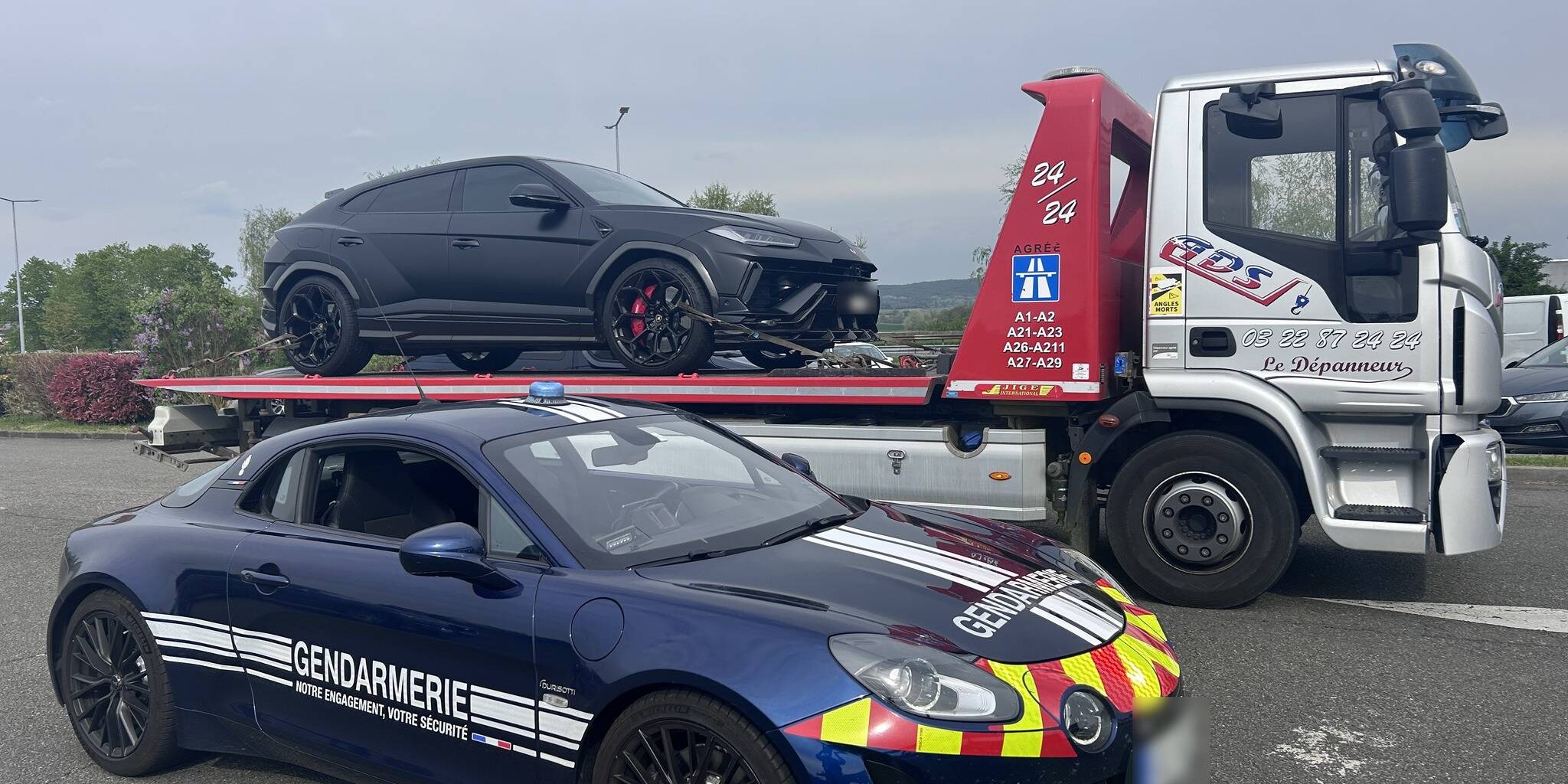 Alpine A110 Gendarmerie nationale Lamborghini Urus