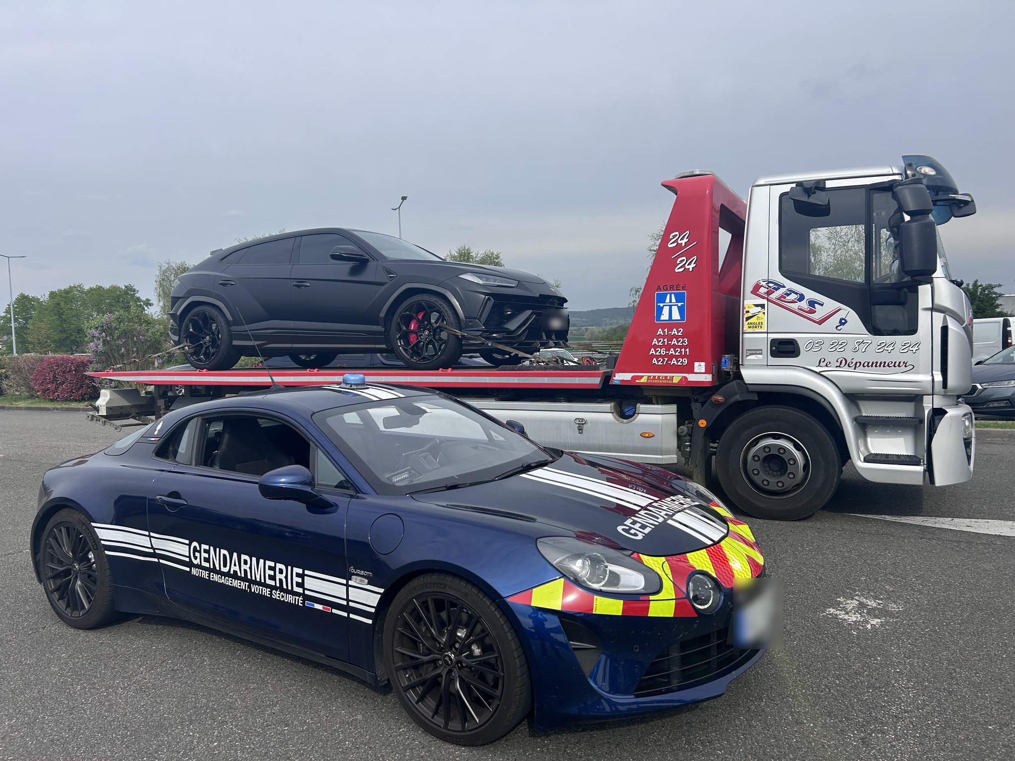 A1 : l’Alpine A110 de la Gendarmerie nationale est-elle plus rapide que le Lamborghini Urus ?