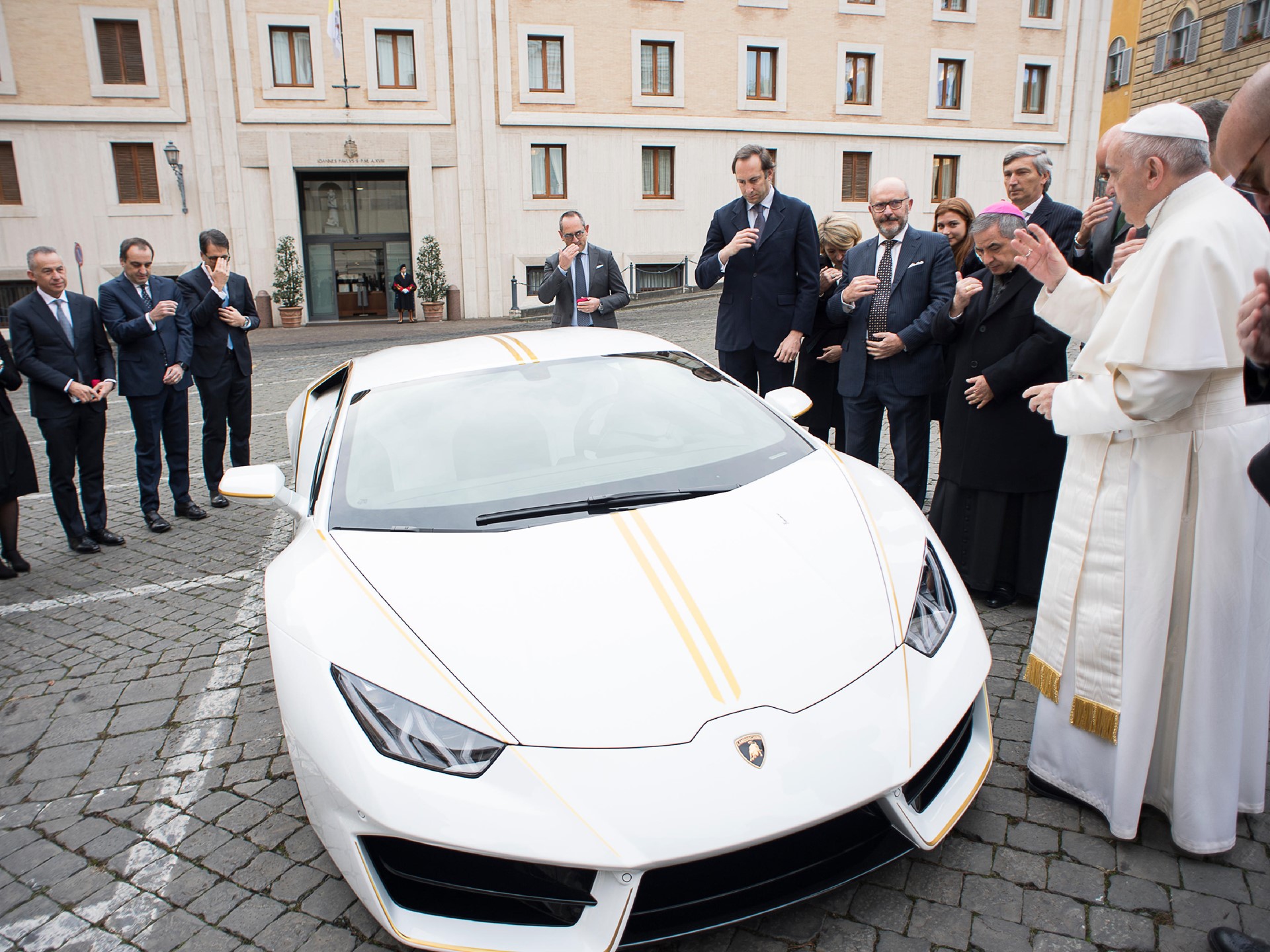 Pape François : en ce triste jour, retour sur sa Lamborghini Huracán