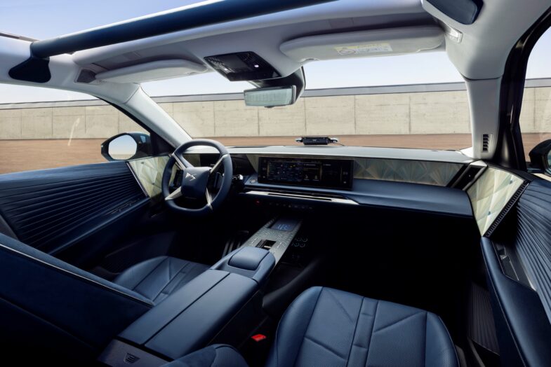 DS N°8 Présidentielle voiture Emmanuel Macron