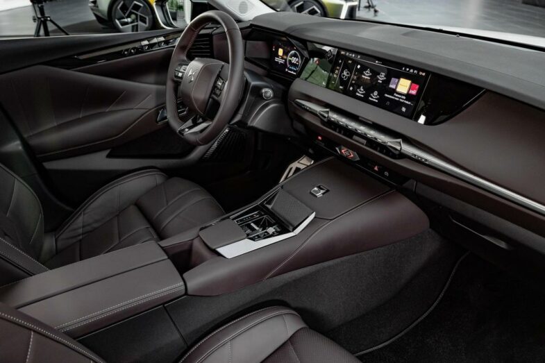 DS Automobiles DS N°4 E-Tense