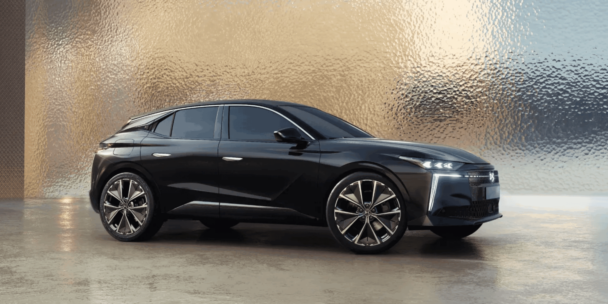 DS Automobiles DS N°4 E-Tense