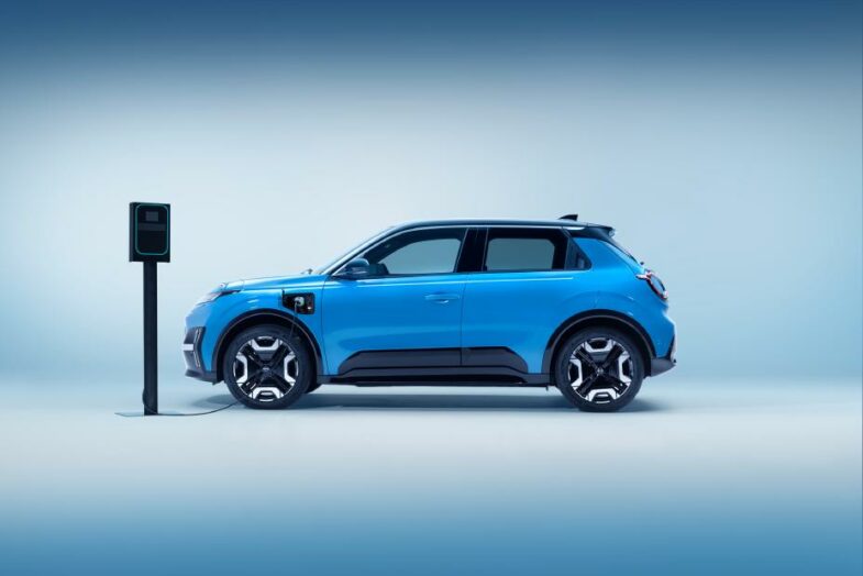 nouvelle Nissan Micra électrique Renault 5 E-Tech électrique