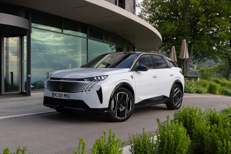 essai Peugeot e-3008 Dual Motor SUV électrique