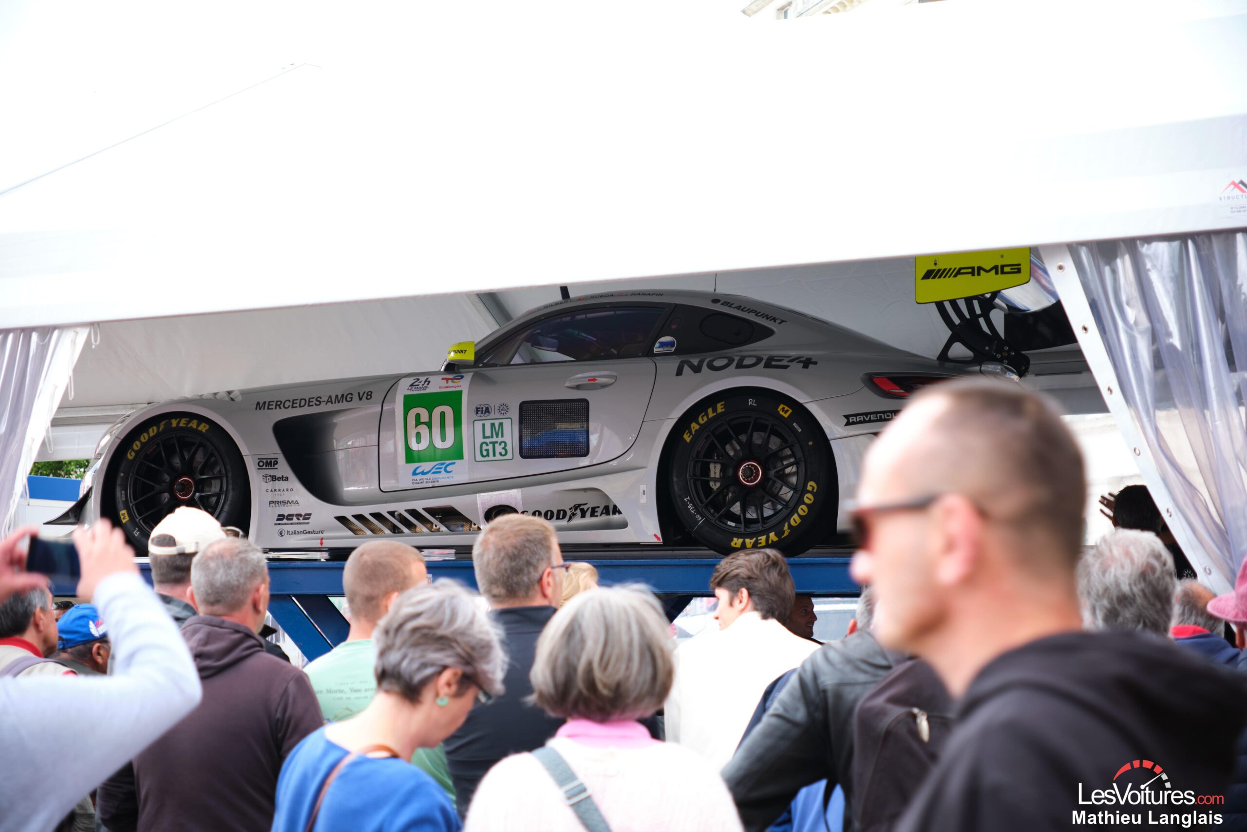 24 Heures du Mans : ambiance conviviale et clichés d’équipe lors du Pesage