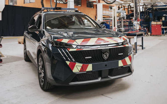 Gendarmerie nationale : des Peugeot 5008 tout nouveau, tout beau