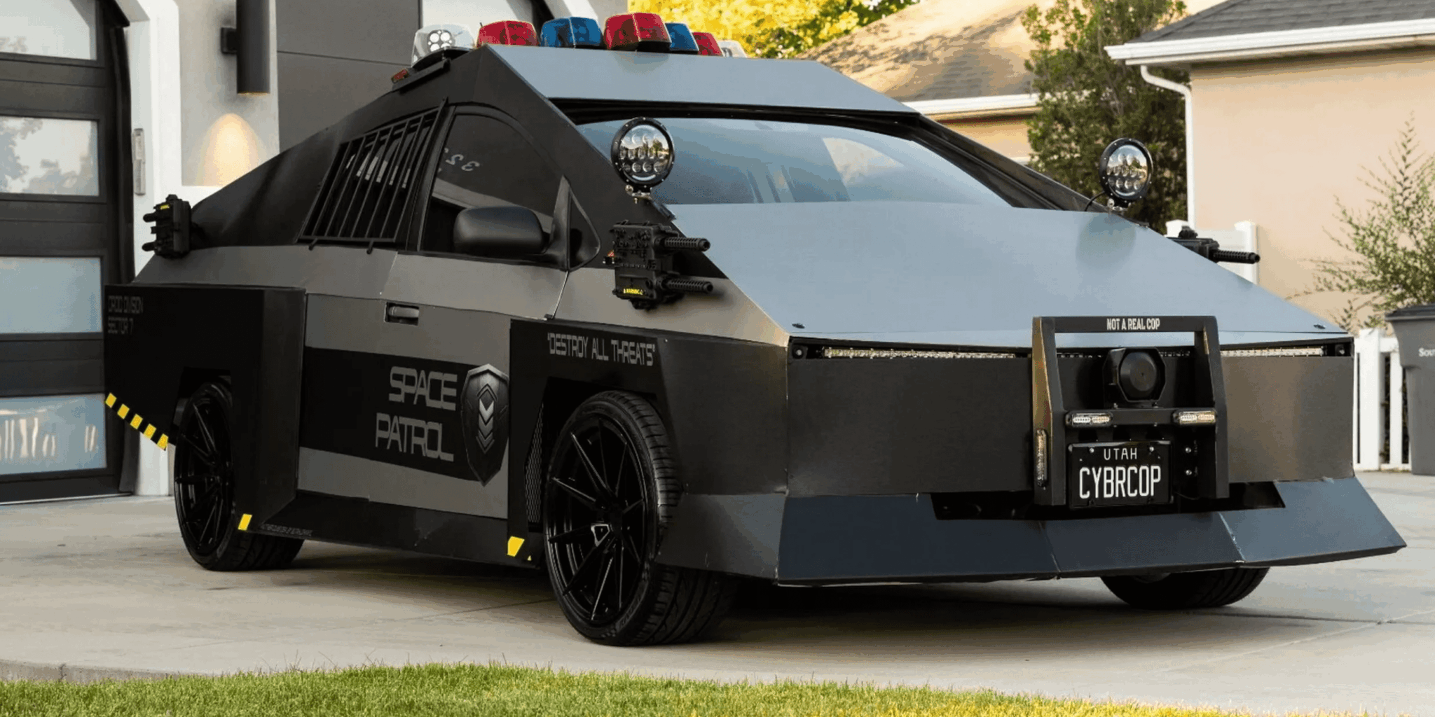 Tesla Cybertruck Toyota Prius Robocop