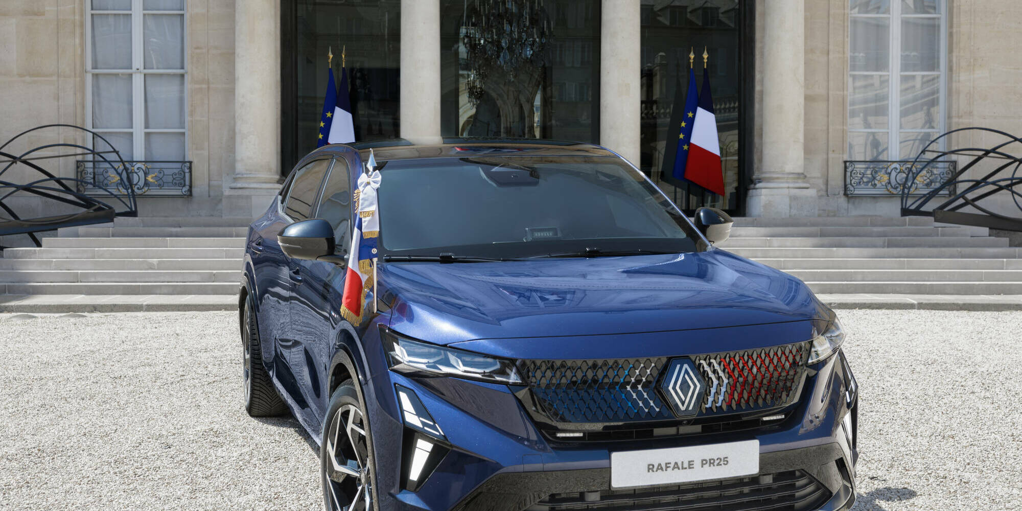 voiture Macron voiture présidentielle défilé 14 juillet Emmanuel Macron