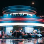 Tesla Diner Elon Musk voiture électrique drive-in