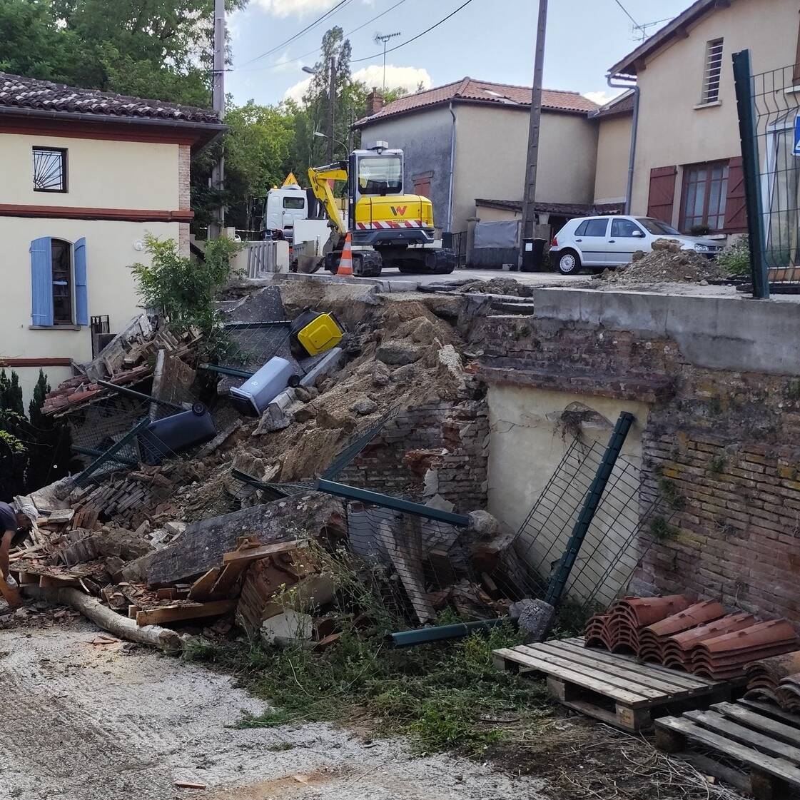 vidéo ralentisseur effondrement route