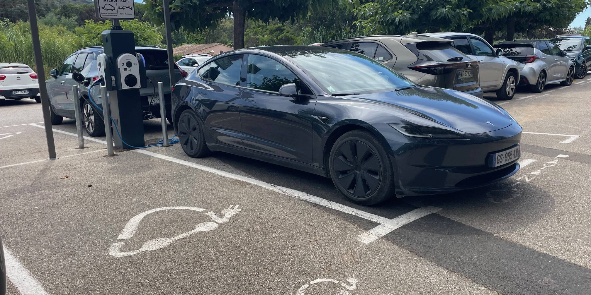 chassé-croisé Peugeot Stellantis voiture électrique
