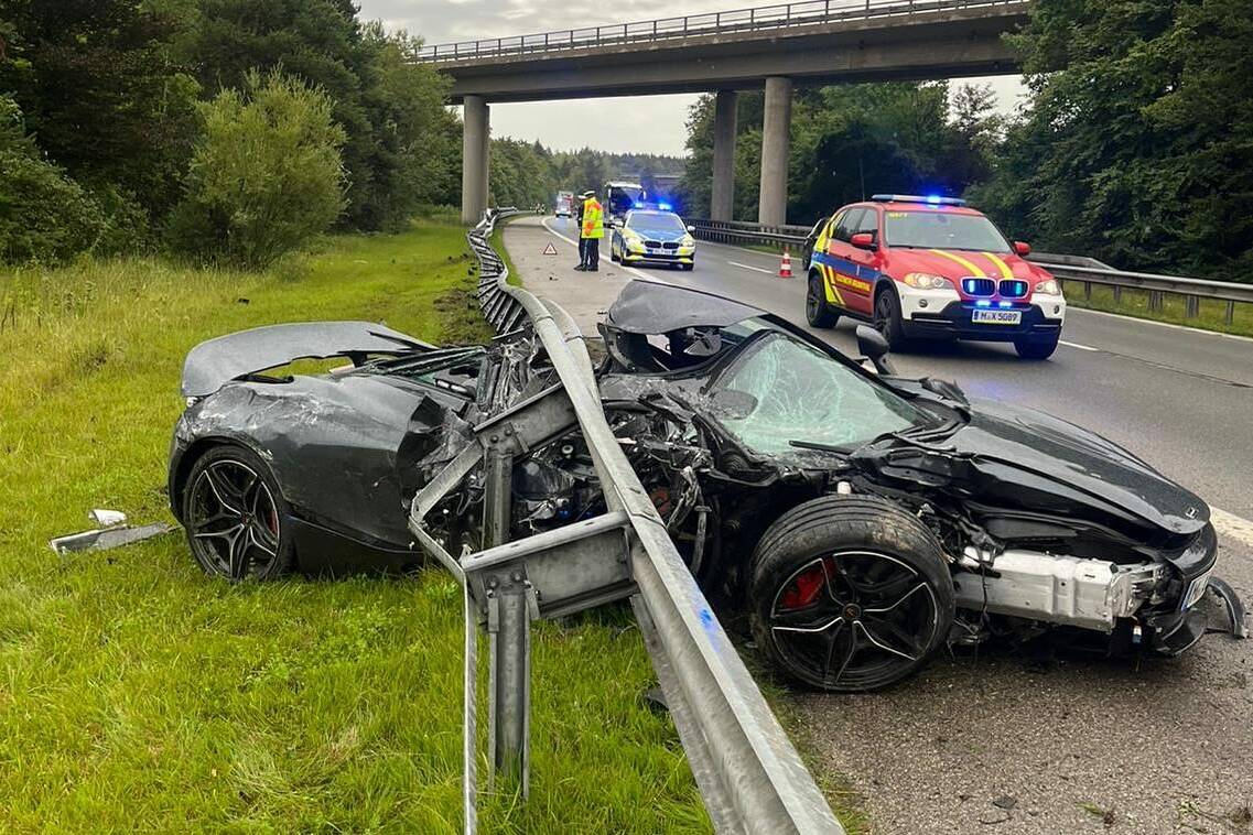 crash accident McLaren 720S