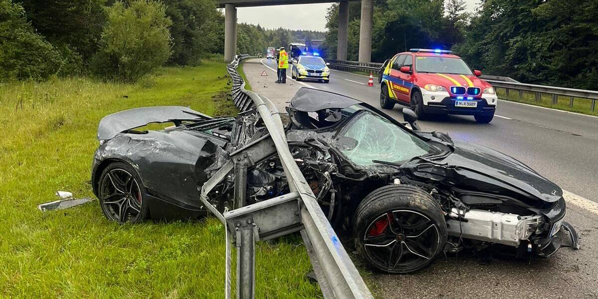 crash accident McLaren 720S