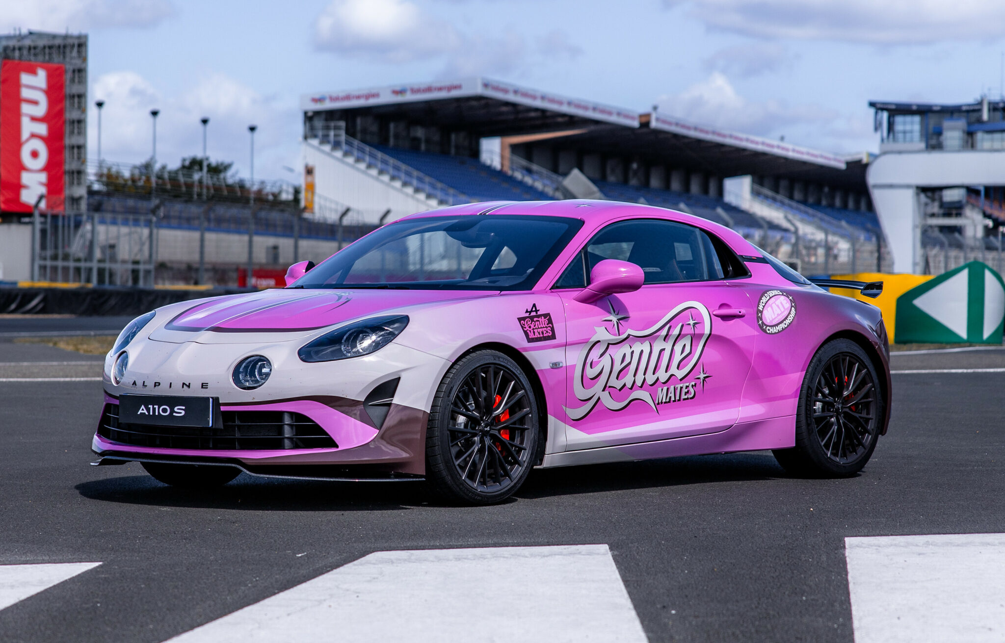 Alpine A110 GTS : une version rose Gentle Mates pour le GP Explorer de Squeezie