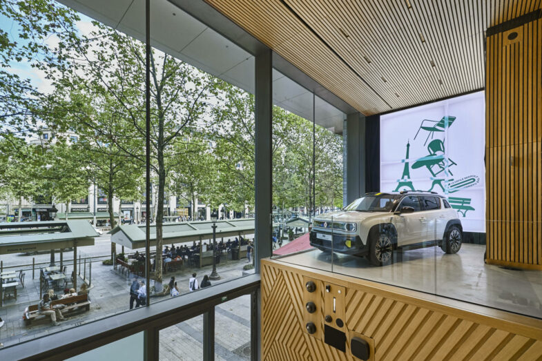 Le Défilé Renault Paris Champs-Elysées The carwalk