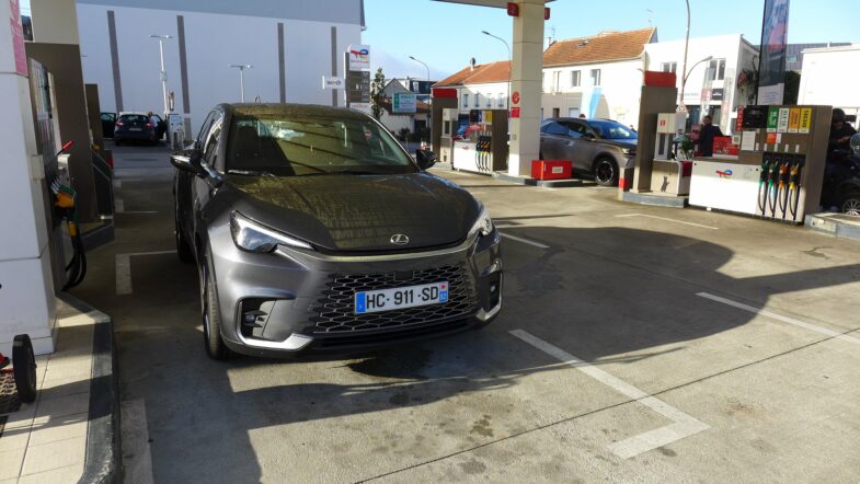 consommation réelle SUV hybride Lexus LBX 1.5 HEV Hybrid Electric Vehicle