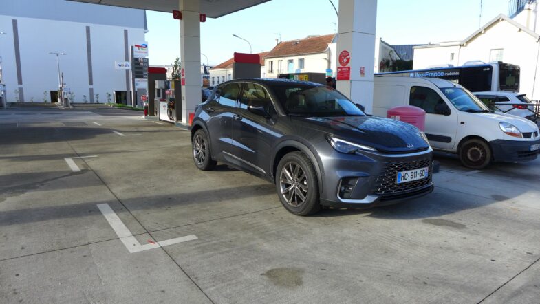 consommation réelle SUV hybride Lexus LBX 1.5 HEV Hybrid Electric Vehicle