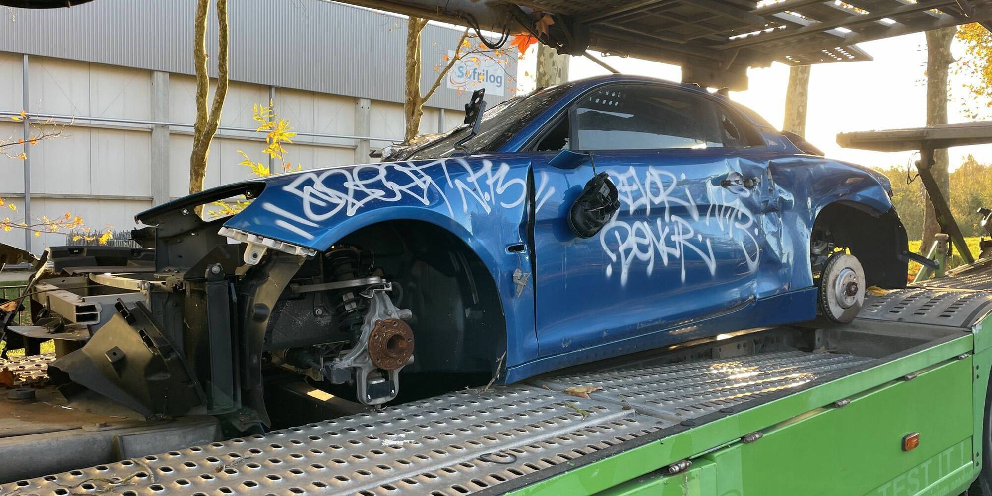 Alpine A110 abandonnée Balle Perdue 3 Netflix