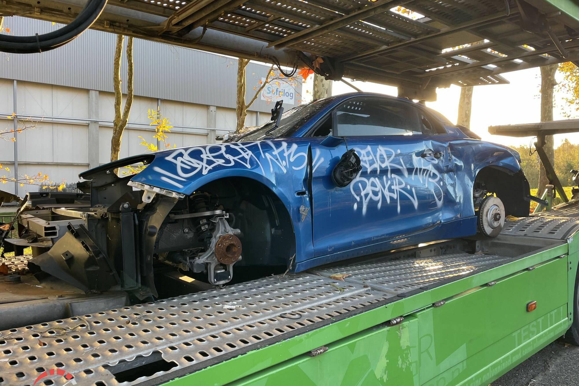 Alpine A110 abandonnée Balle Perdue 3 Netflix
