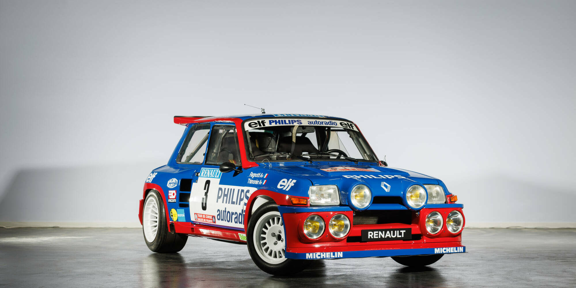 vente aux enchères The Renault Icons Flins Artcurial Motorcars