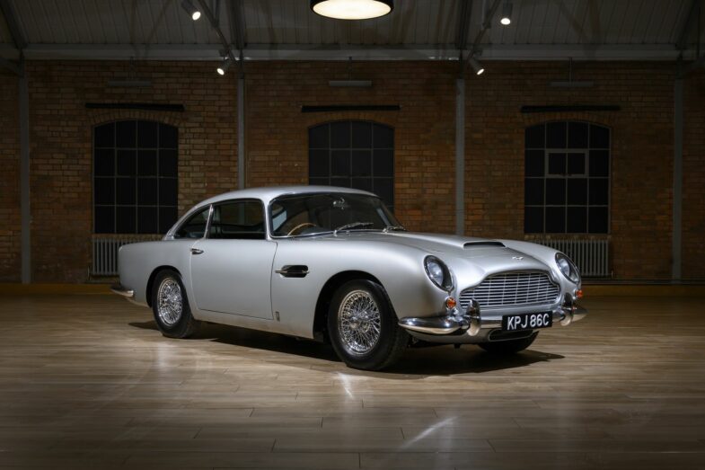 Aston Martin DB5 voiture James Bond