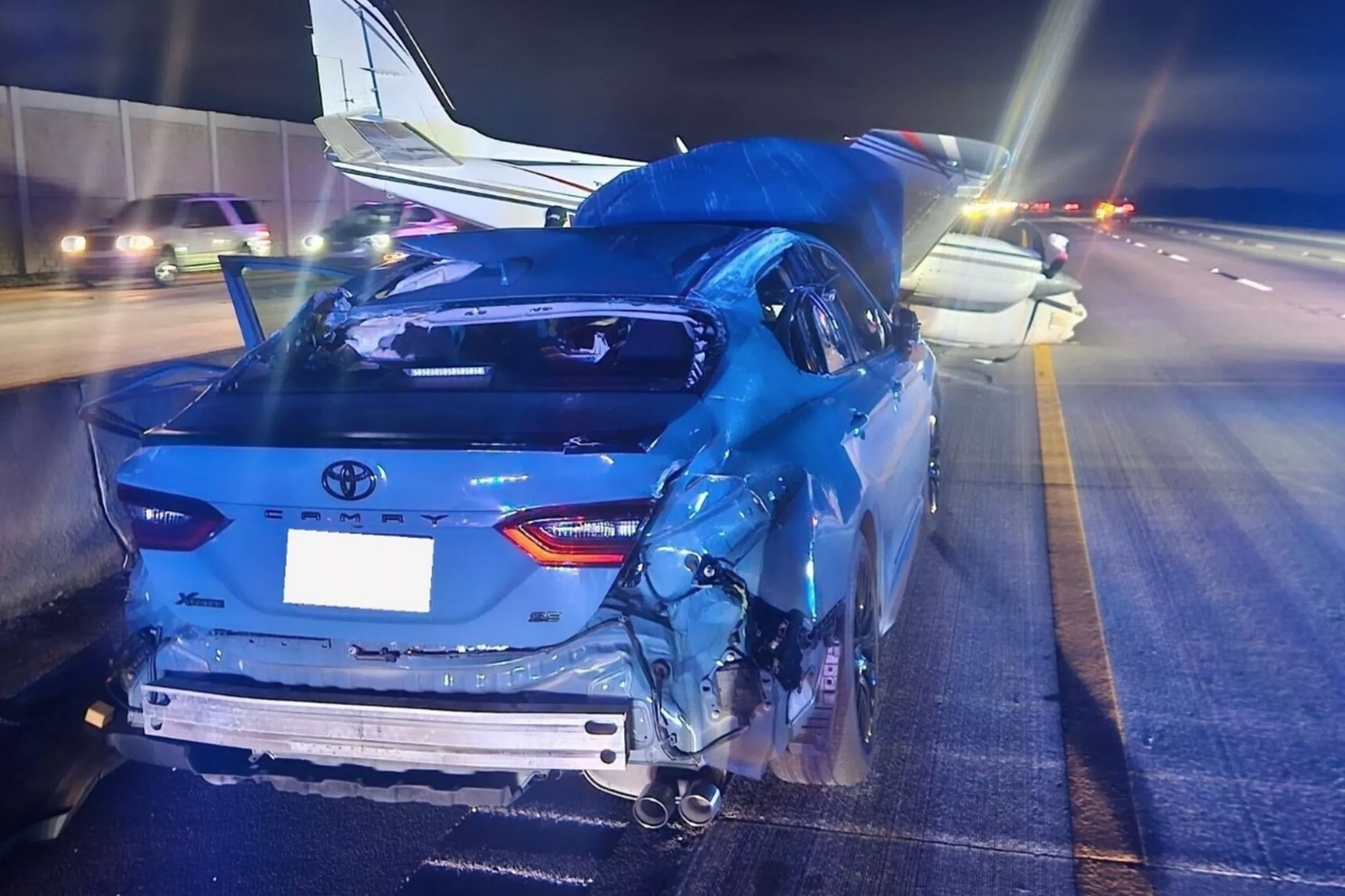 USA atterrissage avion autoroute