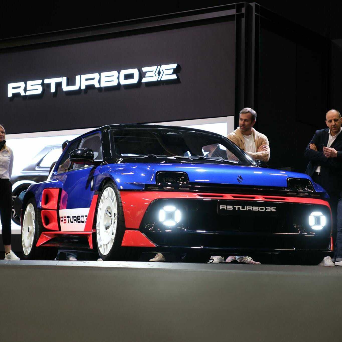 Renault 5 Turbo 3E Ultimate Supercar Garage