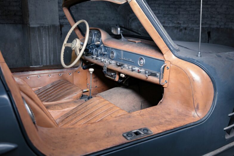 Mercedes-Benz 300 SL Gullwing (Papillon) sortie de grange vente aux enchères Artcurial Motorcars