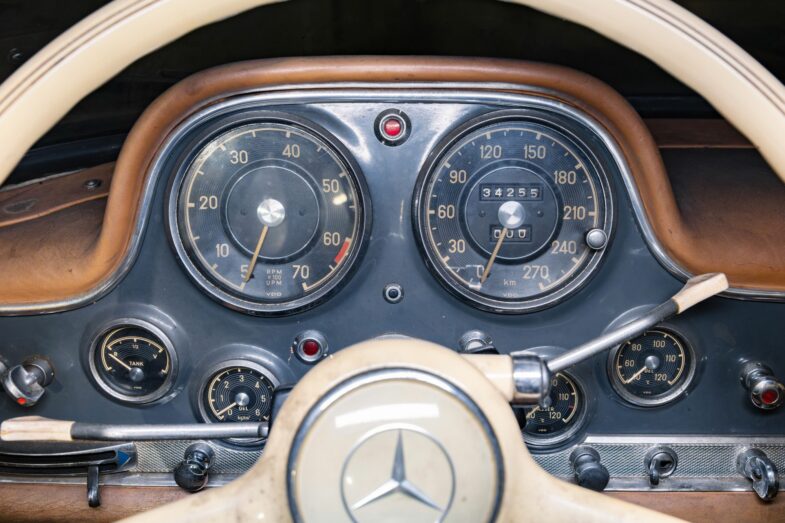 Mercedes-Benz 300 SL Gullwing (Papillon) sortie de grange vente aux enchères Artcurial Motorcars