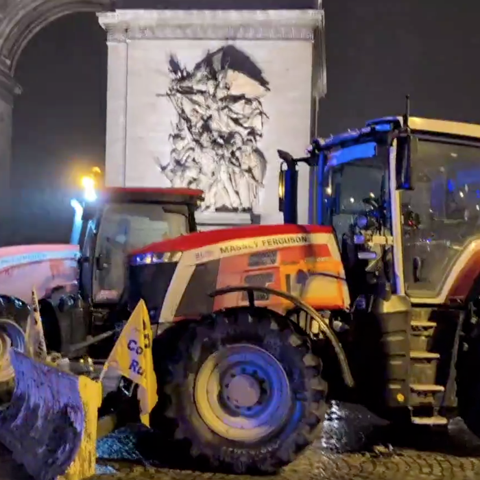 agriculteurs Paris blocage Paris tracteurs Arc de Triomphe tracteurs Paris