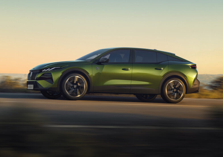 hybride rechargeable Peugeot 408 restylée Peugeot e-408 Peugeot 408 2026