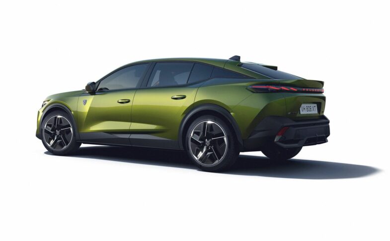 hybride rechargeable Peugeot 408 restylée Peugeot e-408 Peugeot 408 2026