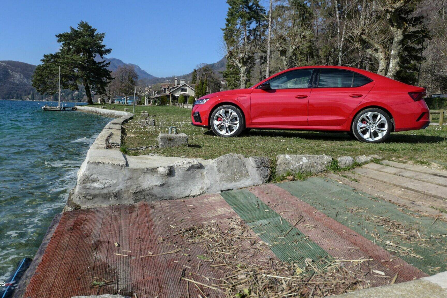 pollution pneus voiture lac d'Annecy