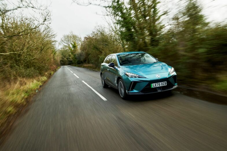 MG Motor berline électrique MG4 EV restylée 202