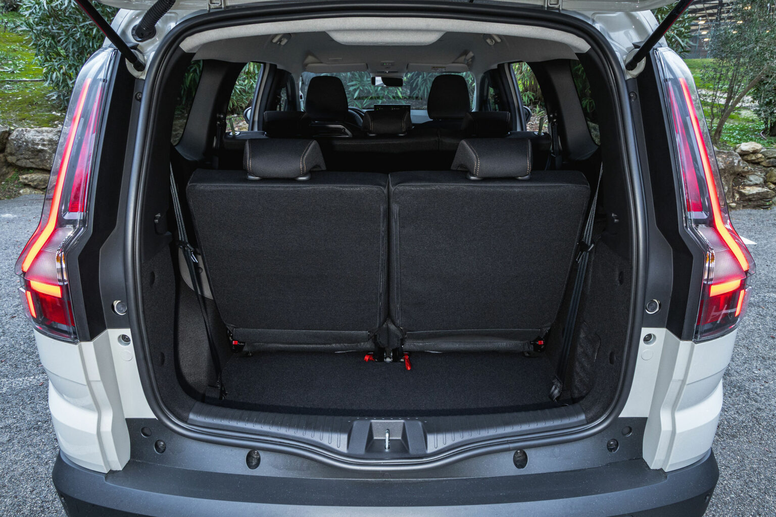 dacia-jogger-hybrid-155-bien-plus-qu-une-alternative-aux-suv-compacts