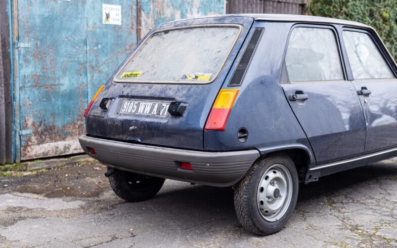 Renault 5 sortie de grange Aguttes 12 km youngtimer