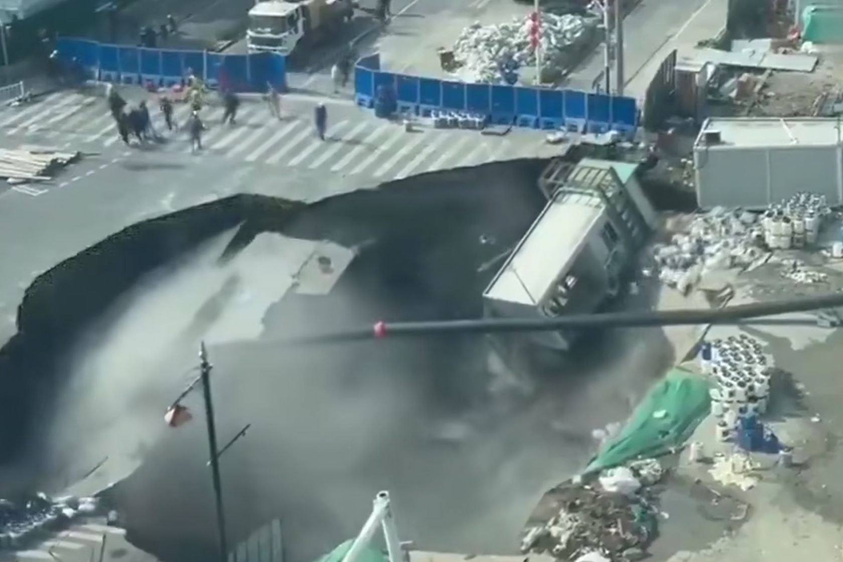 effondrement route chaussée Shanghai