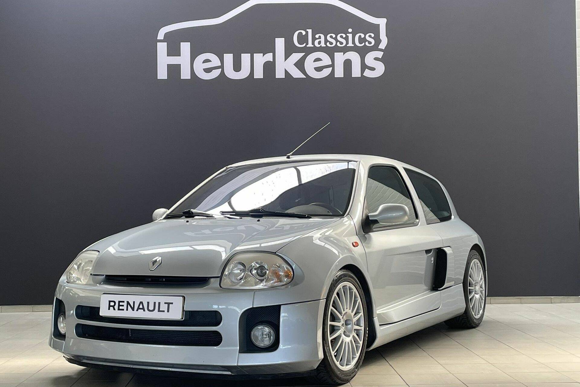 Renault Clio V6 youngtimer